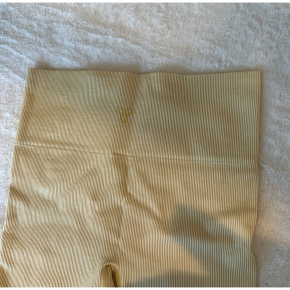 Aritzia TNA Ribbed Bike Shorts - Picture 3 of 4